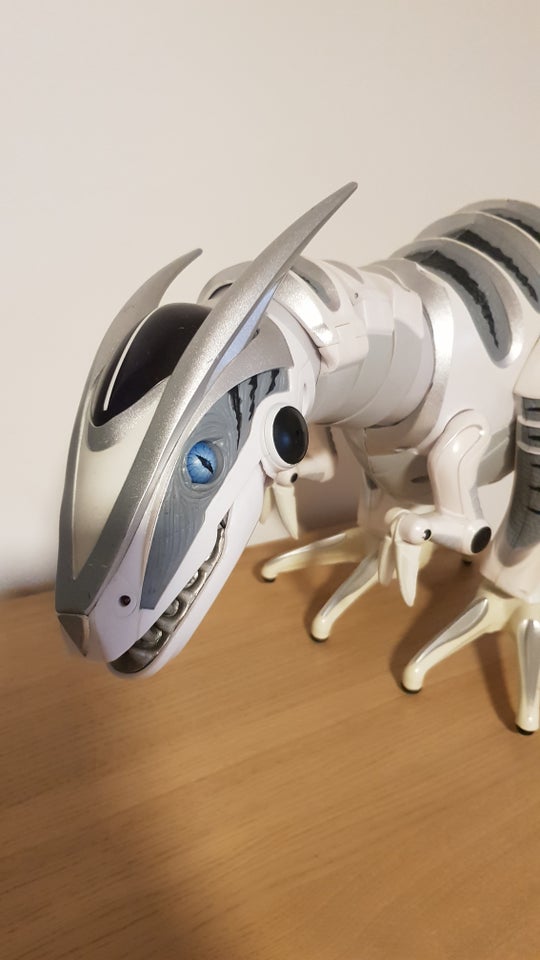 Robot Roboraptor interaktiv