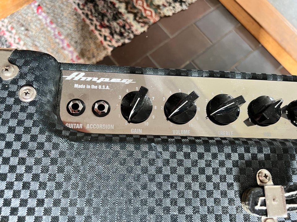 Ampeg Reverberocket R12R