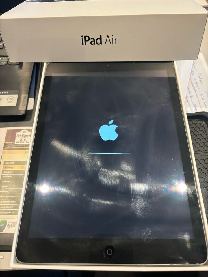 iPad Air, 32 GB, sort