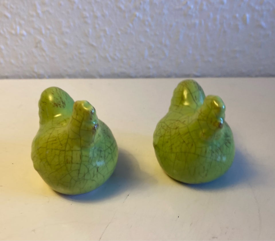 2 grønne høns i keramik kunstværk
