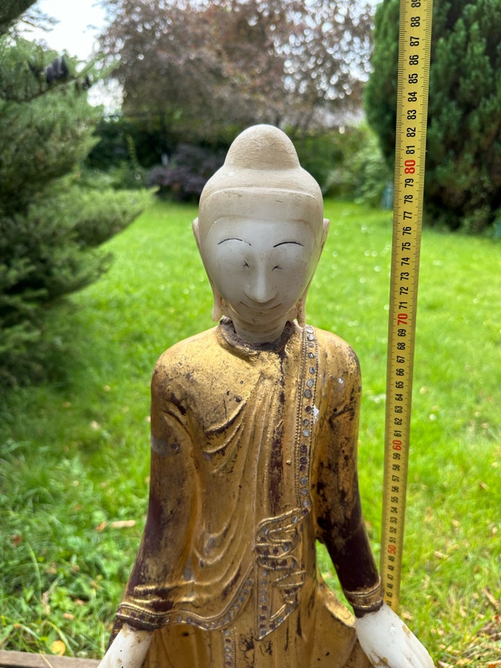 Buddha statue