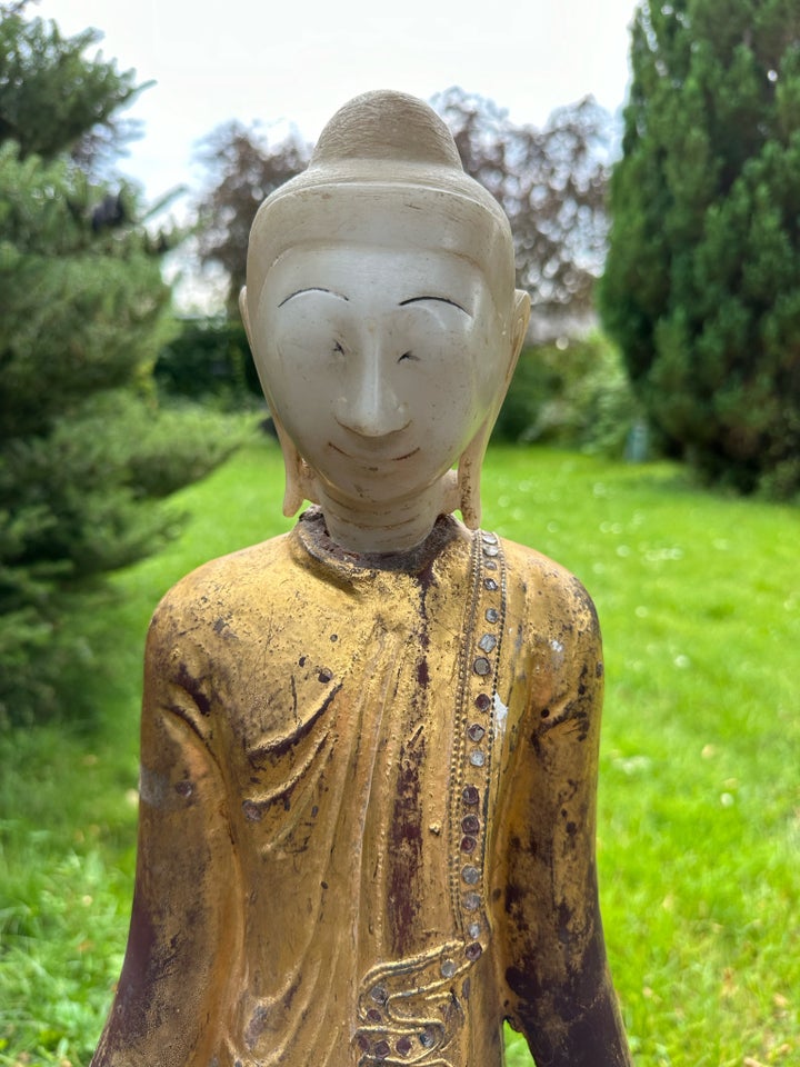 Buddha statue