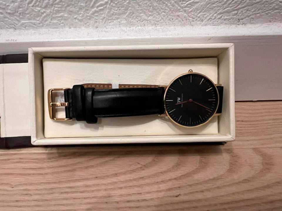 Andet smykke, Daniel Wellington