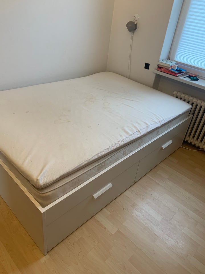 Dobbeltseng, IKEA, b: 146 l: 205 h: