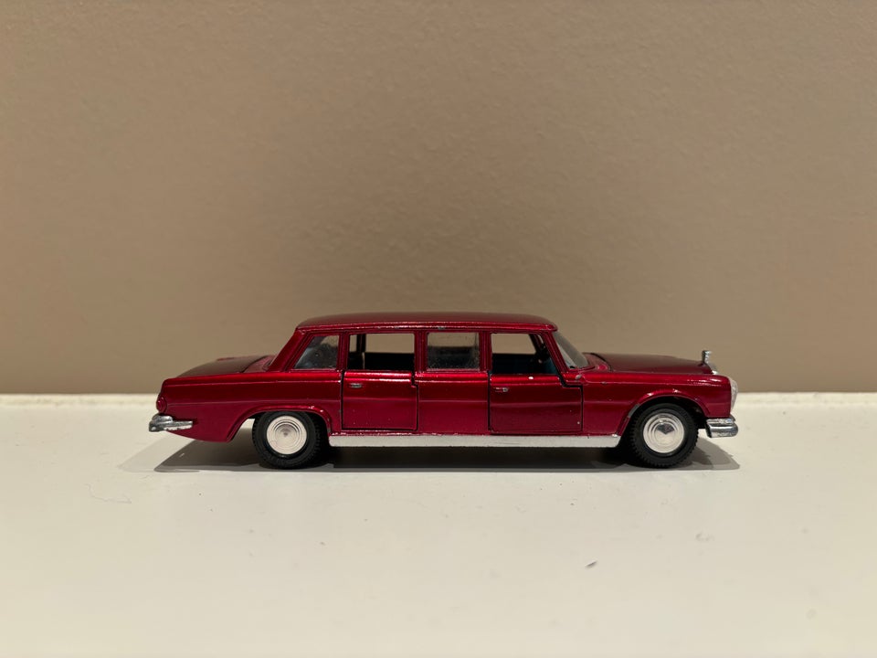 Modelbil, Dinky Mercedes - Benz