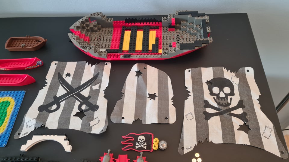 Lego Pirates, Bla dele til 6289 Red