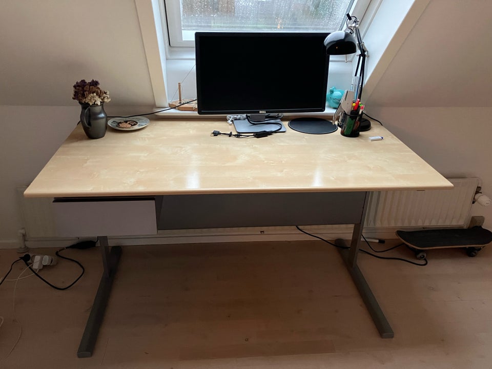 Skrivebord, Ikea Jonas, b: 120 d: 50