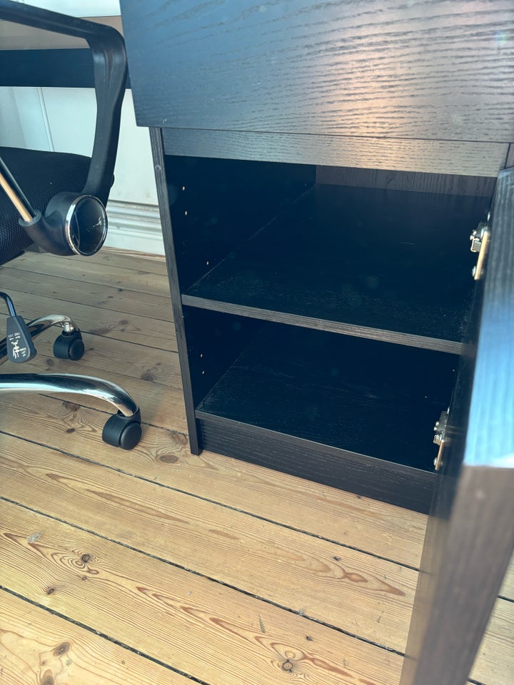 Arbejdsbord IKEA b: 140 d: 65 h: 73