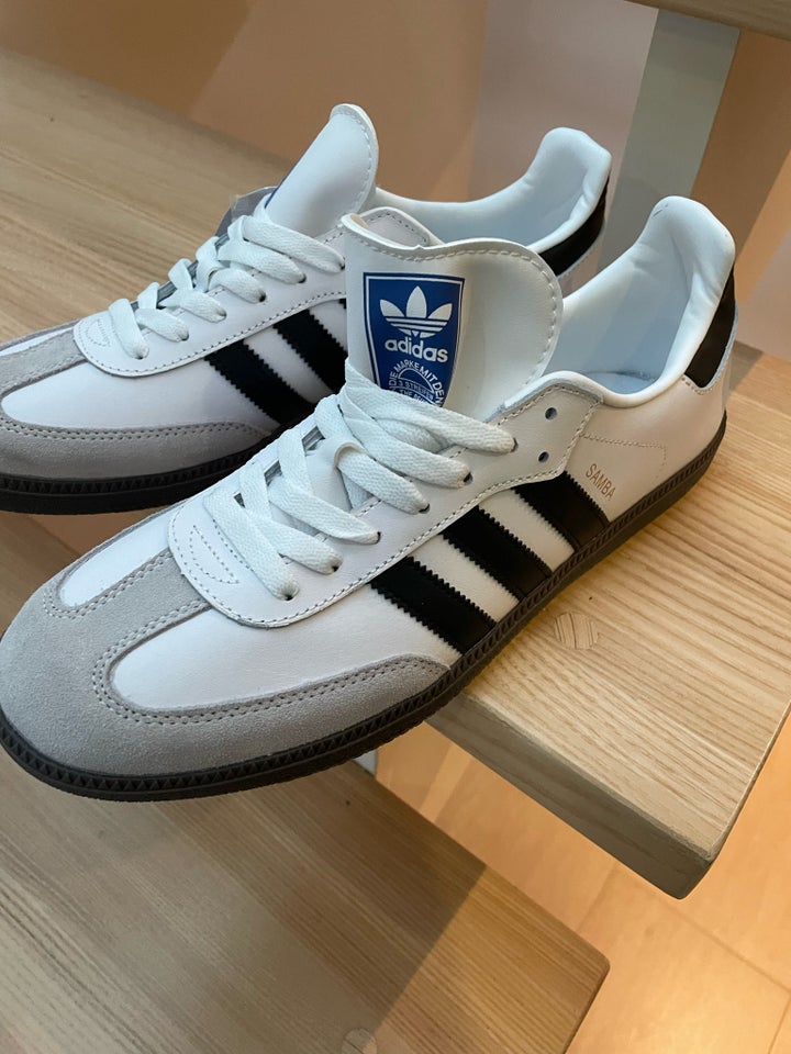 Fritidssko Adidas str 45