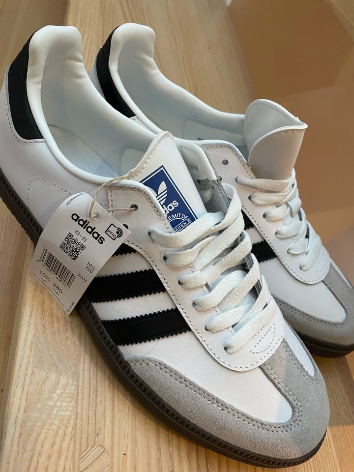 Fritidssko Adidas str 45