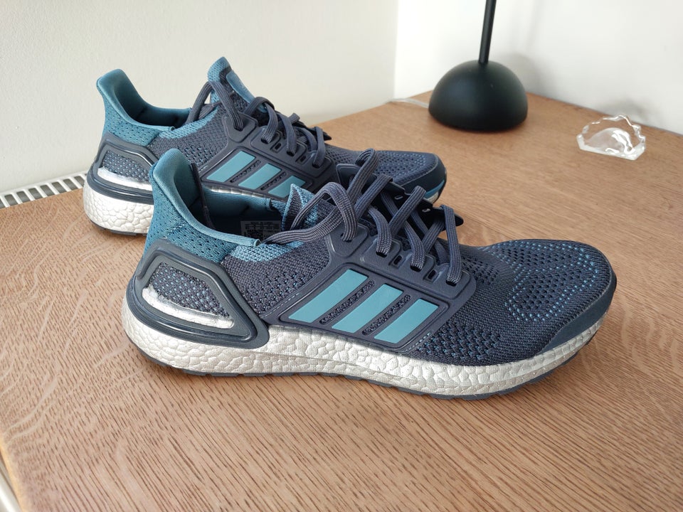 Løbesko Adidas UltraBoost 195