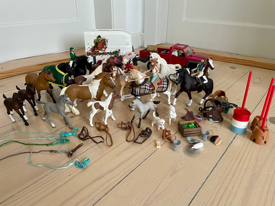 Dyr, Schleich stable and horses,