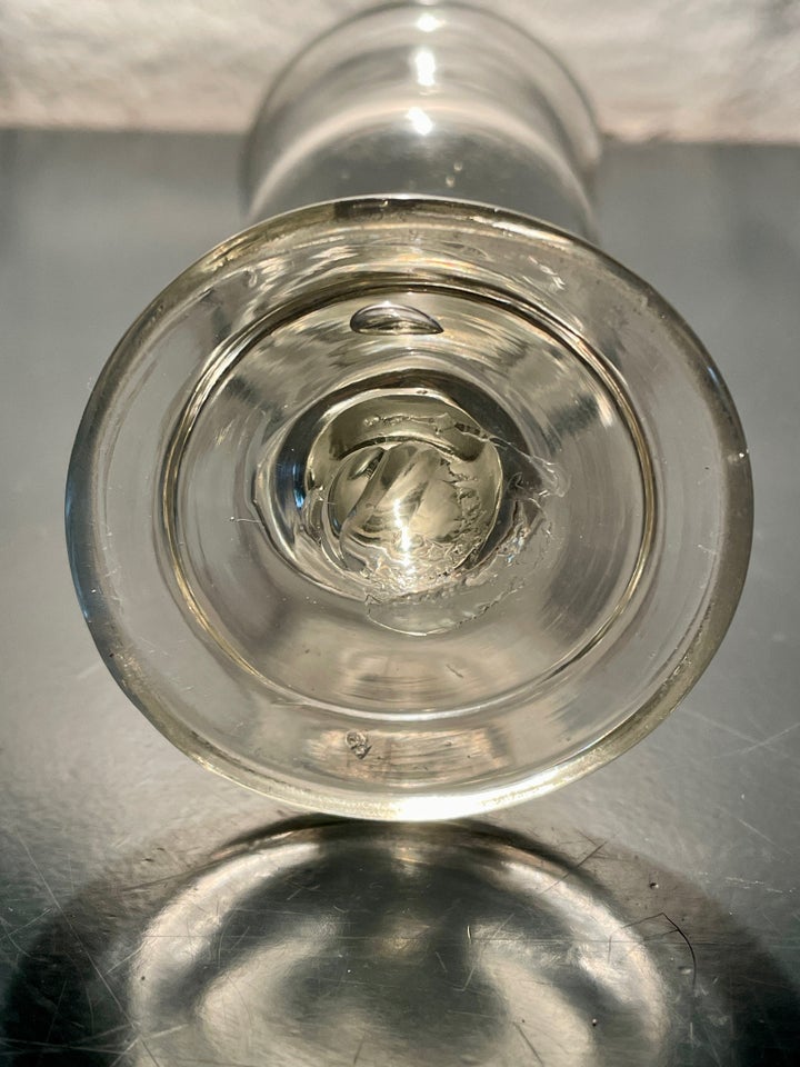 Klokkeformet 1800 tals glas
