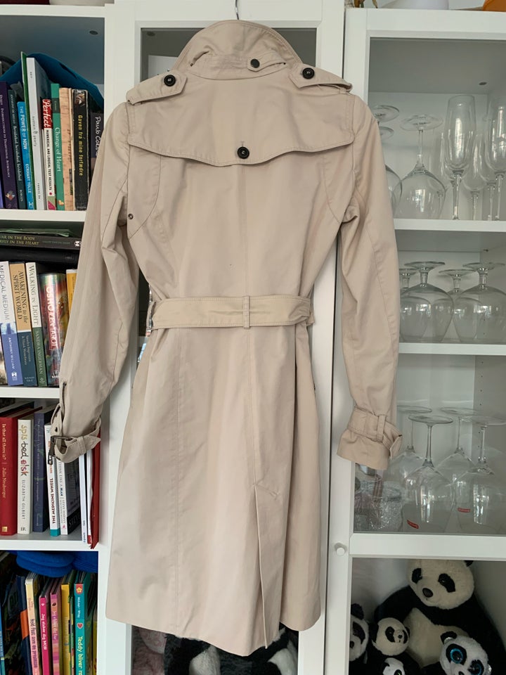 Trenchcoat, str. 38, Zara