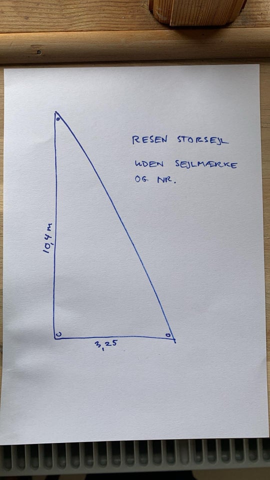 Storsejl, næsten nyt og ubr...