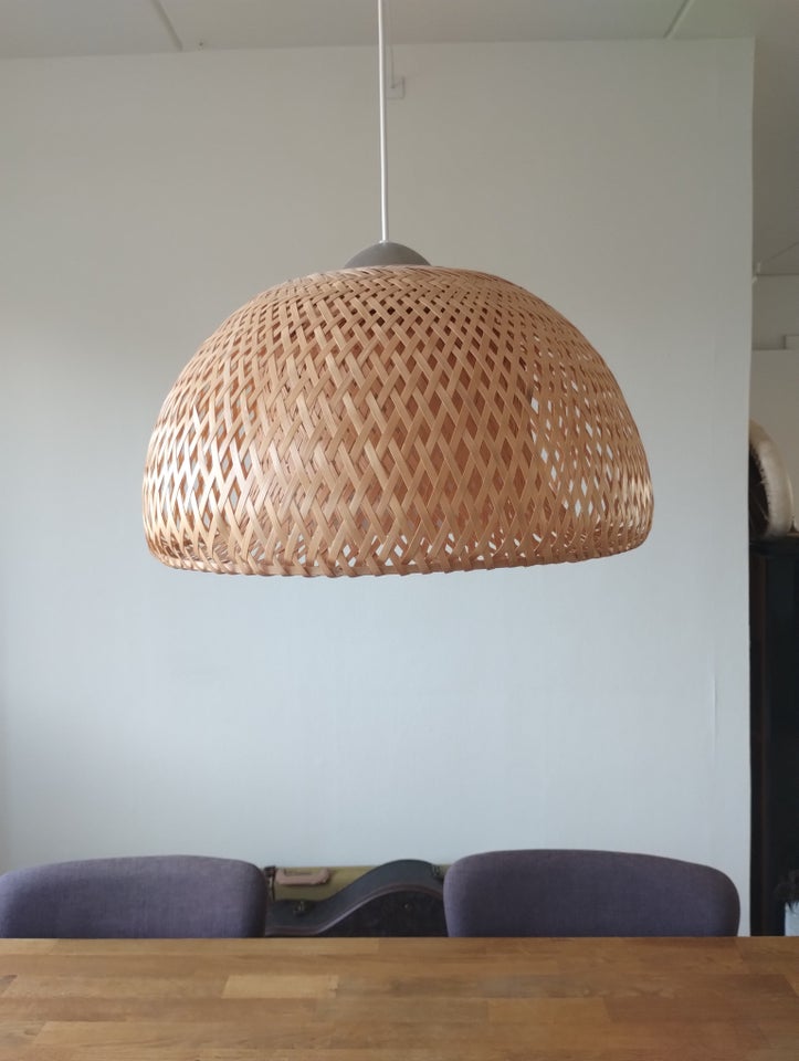 Anden loftslampe, Unik