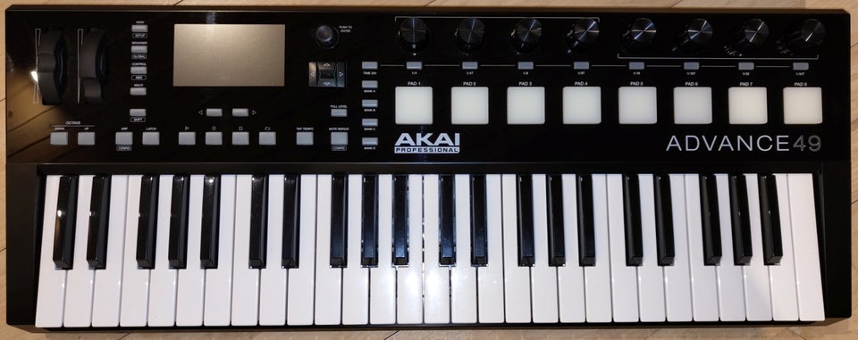 Midi keyboard AKAI Advance 49