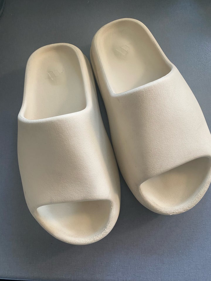 Sandaler Yeezy slides str 40