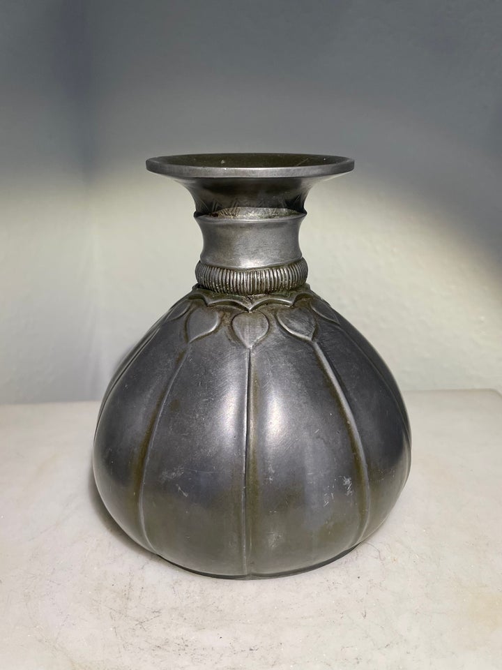 Vase, Vase af diskometal, Just