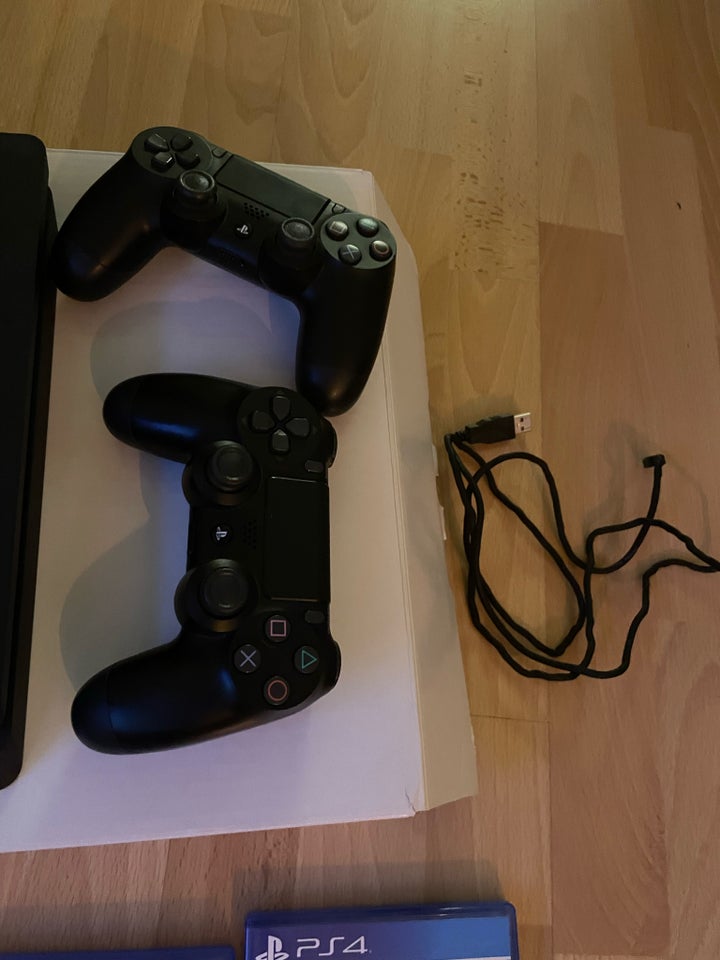 Playstation 4, Playstation 4, Slim