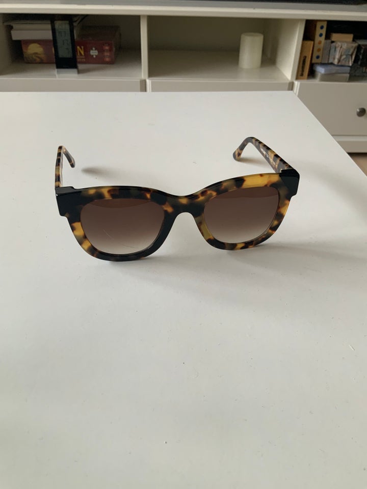 Solbriller dame, Thierry Lasry