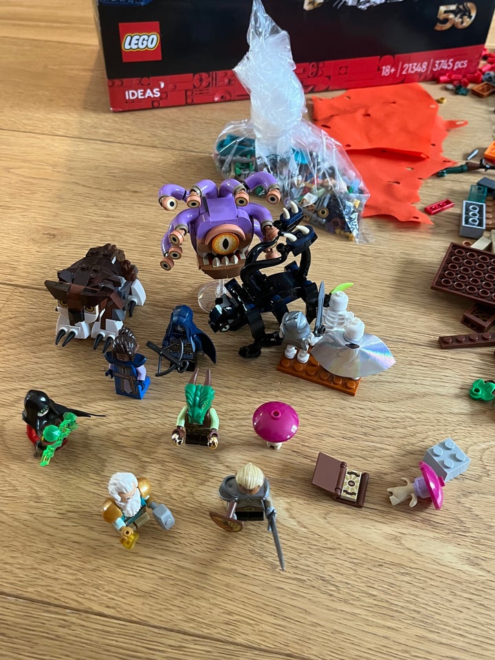 Lego Ideas, 21348 Dungeons 