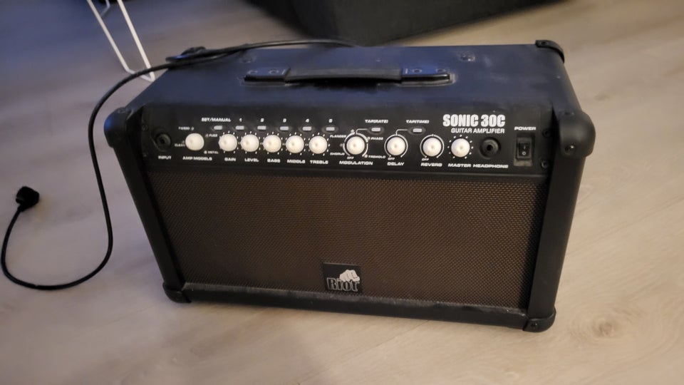 Guitaramplifier, Riot Sonia 30C,