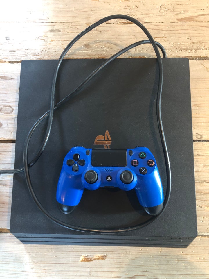 Playstation 4 Pro, God