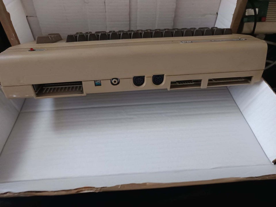 Commodore 64, spillekonsol, God