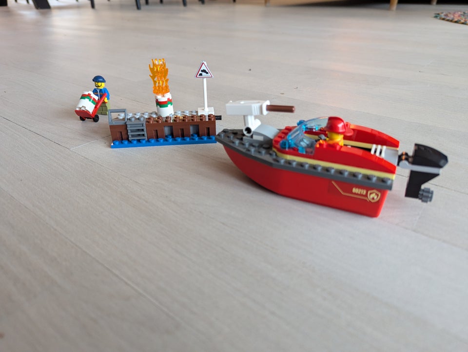 Lego City, 60213 Brand på havnen