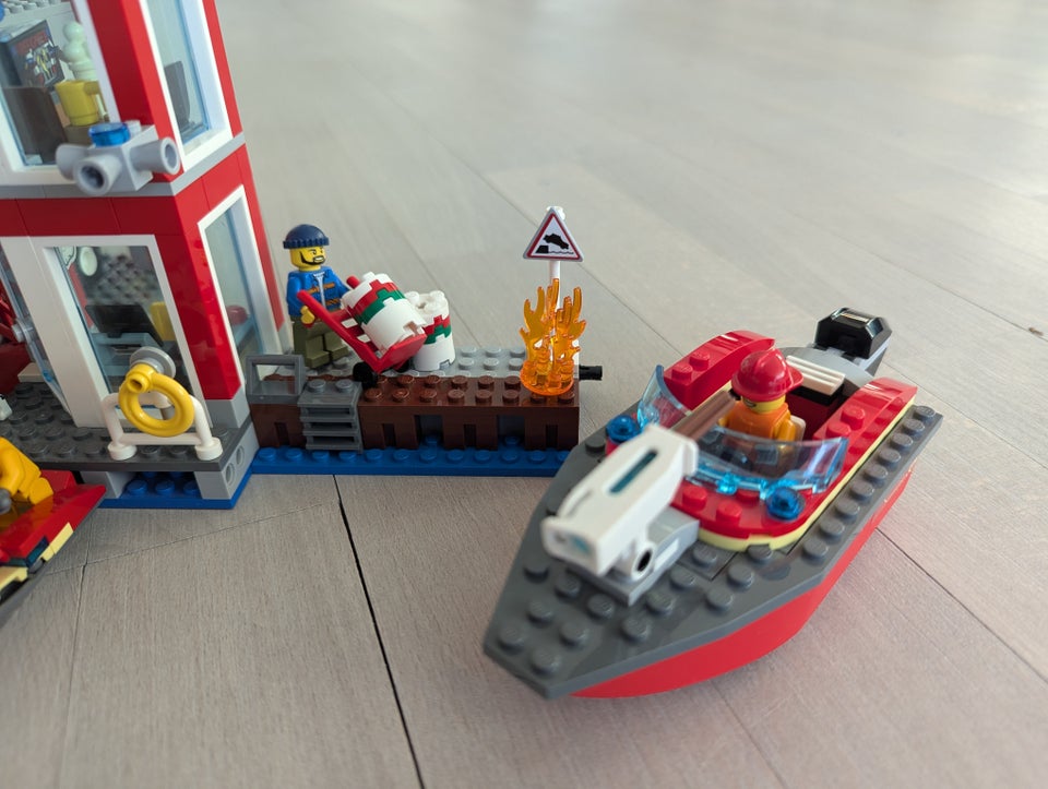 Lego City, 60213 Brand på havnen