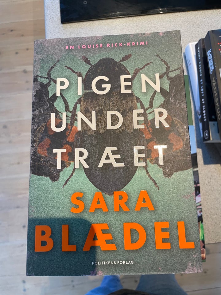 Pigen under træet, Sara Blædel ,