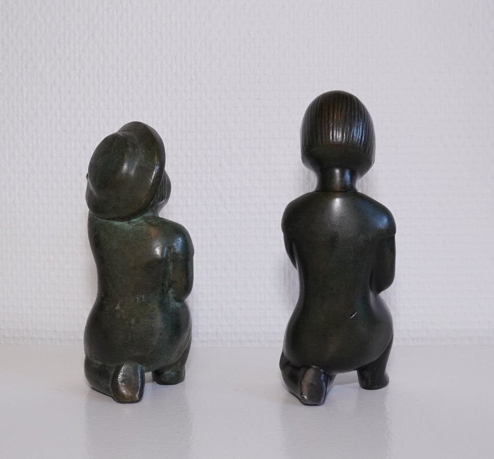 Detaljerede pige figurer fra ca. år