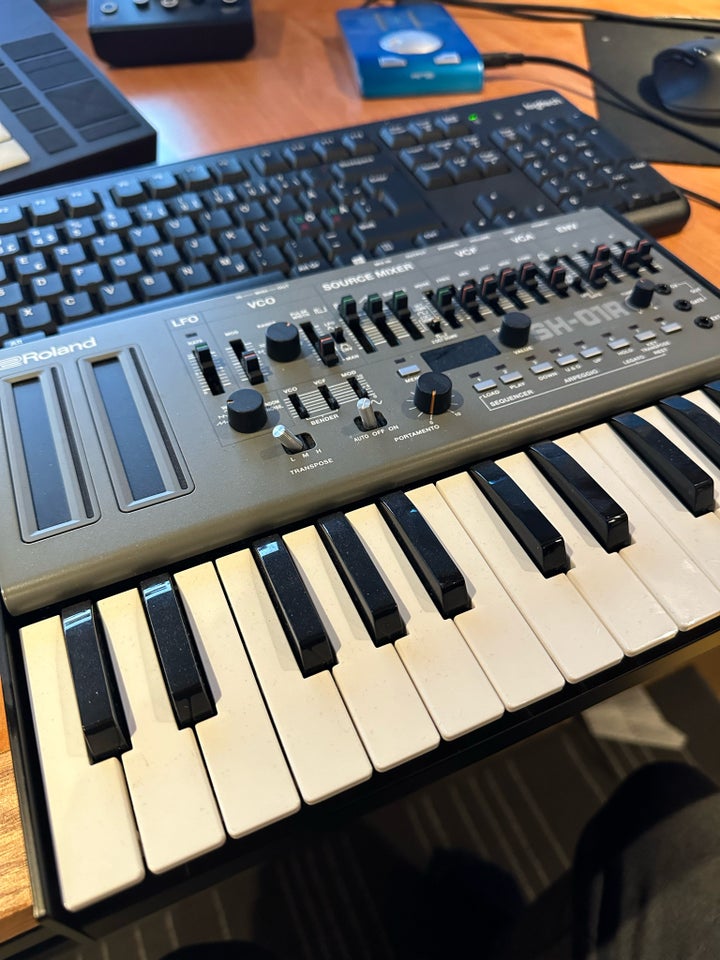 Synthesizer Roland Sh01a og K-25m