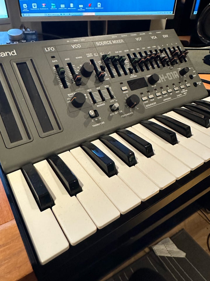 Synthesizer Roland Sh01a og K-25m