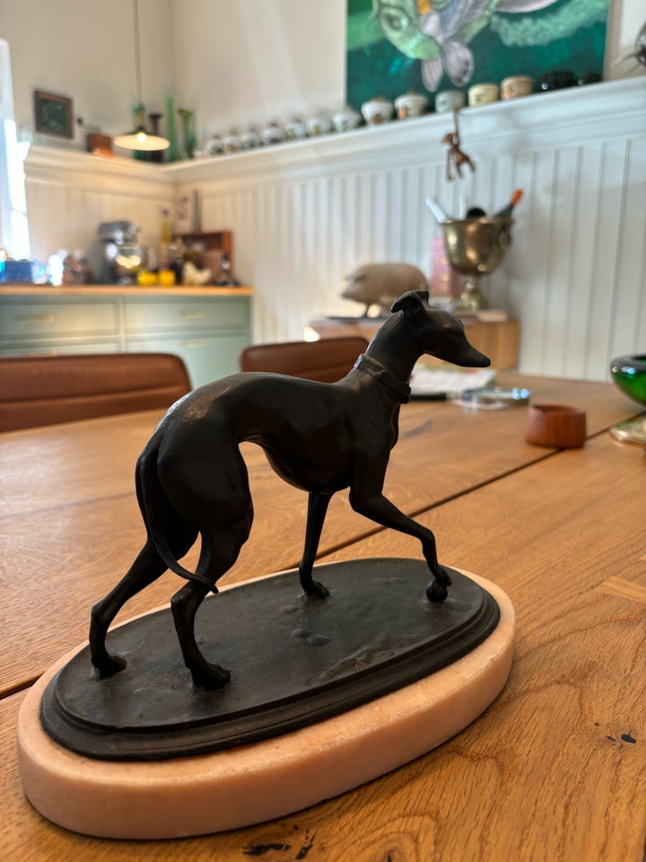 Bronze hund , Bronze , 80 år gl.