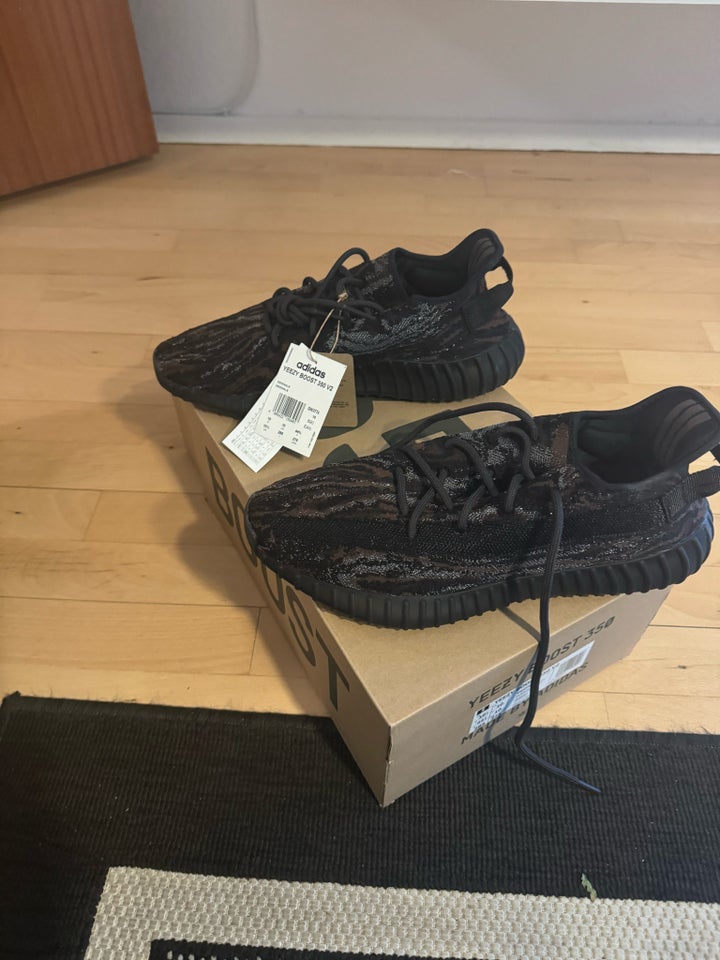 Sneakers YEEZY Boost 350 v2 str