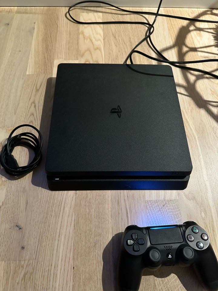 Playstation 4, Playstation 4 Slim