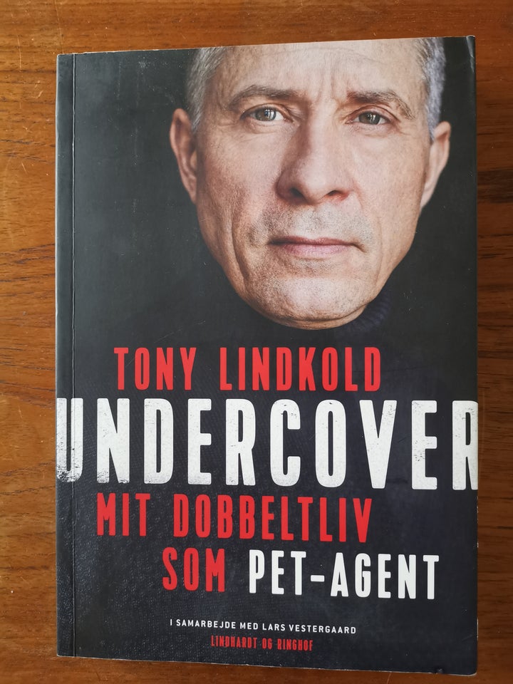 UNDERCOVER MIT DOBBELTLIV SOM