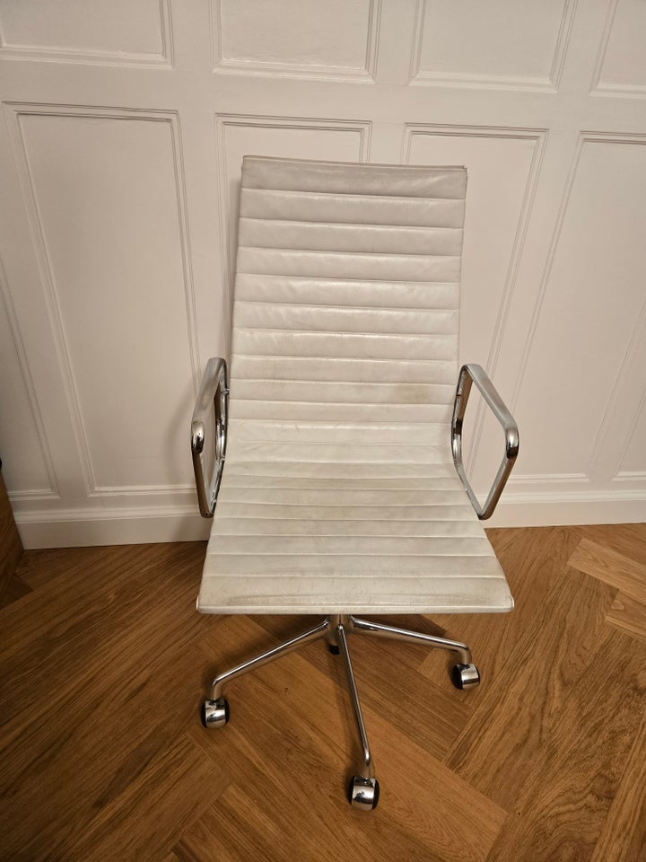 Eames, EA119, Kontorstol høj ryg -