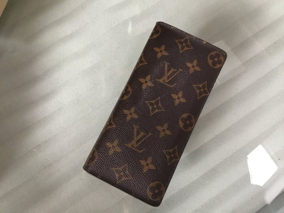 Pung, Louis Vuitton