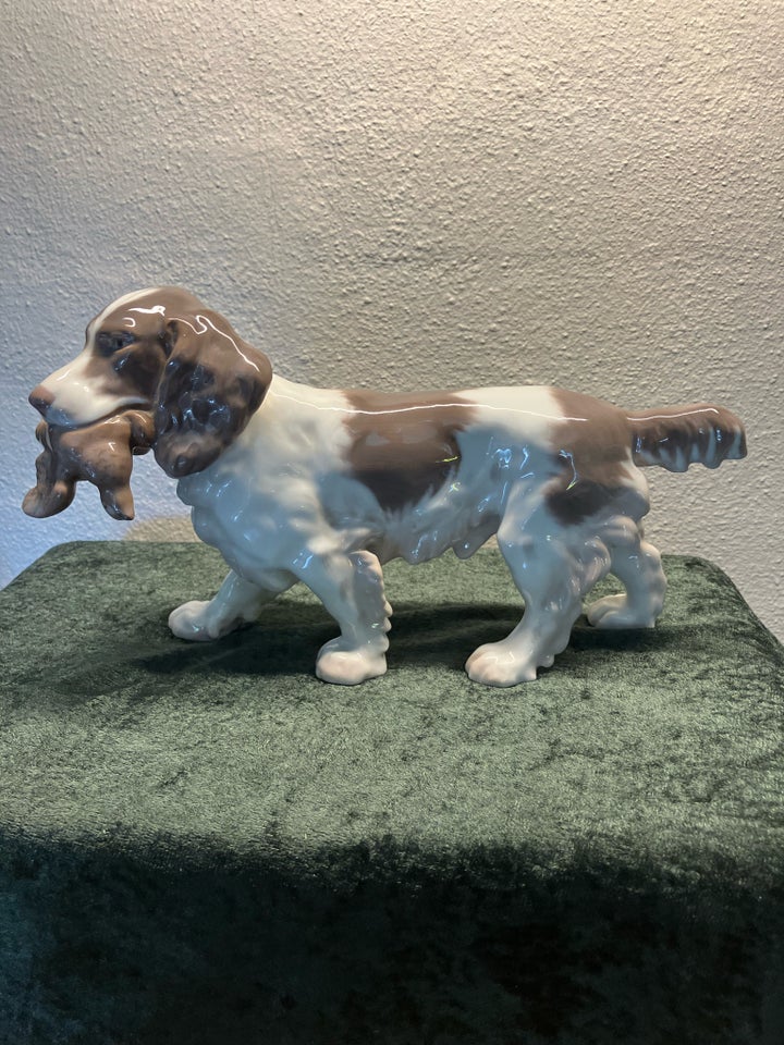 Porcelæn figur spaniel med bytte