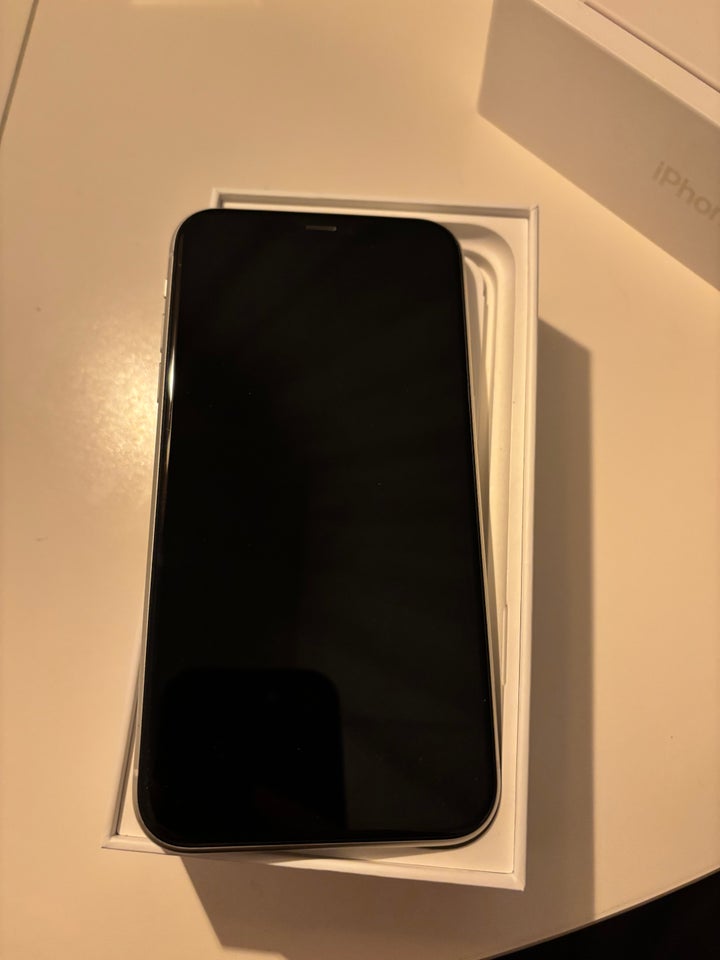 iPhone 11, 128 GB, hvid