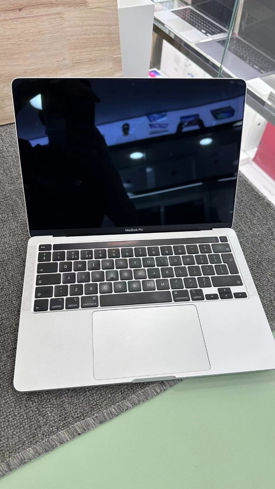 MacBook Pro 2251 I7 GHz