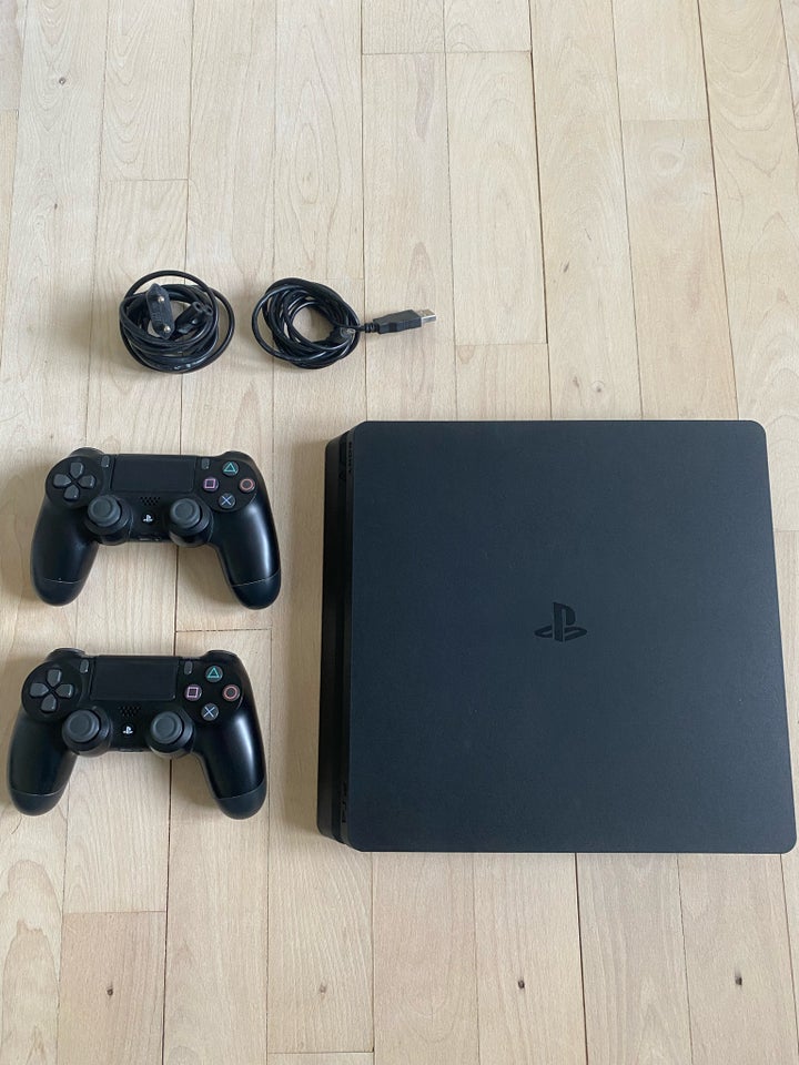 Playstation 4, Slim, God