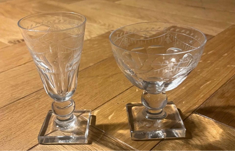 Glas Glas med kumme og slebne