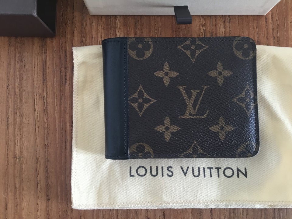 Pung, Louis Vuitton