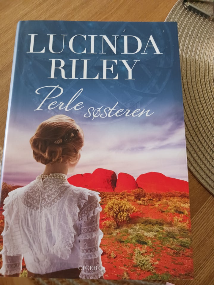 Forskellige Lucinda Riley