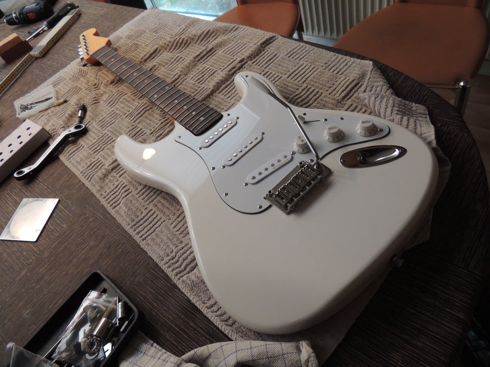 Elguitar, andet mærke Fender Strat