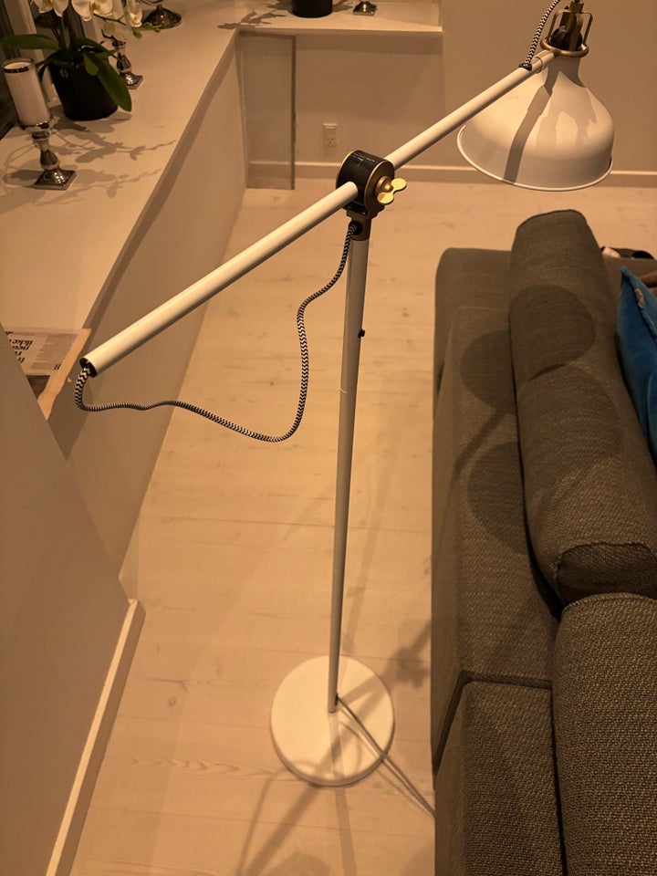 Gulvlampe, Ikea